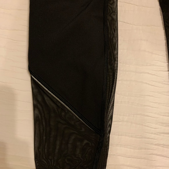 Lululemon Invigorate 7/8 w/mesh detail Sz4 - Picture 3 of 5